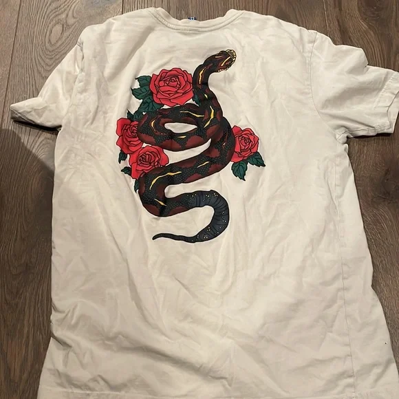 8 shirts from a variety of brands, sizes rang from small to medium, - Picture 13 of 13